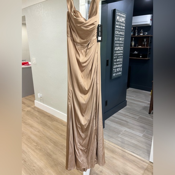 Formal Dress - Picture 2 of 6